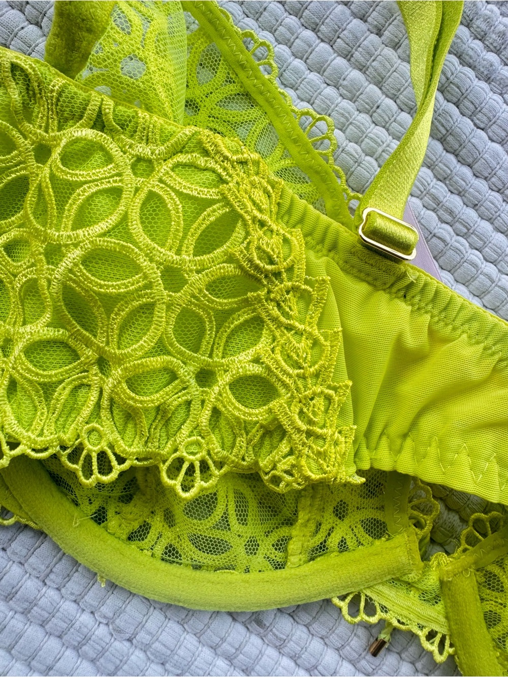 Victoria’s Secret Very Sexy Neon Lace Lingerie Set 36C Large NWT - Picture 7 of 10